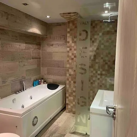 Brand New Valera Luxury דירה וארנה